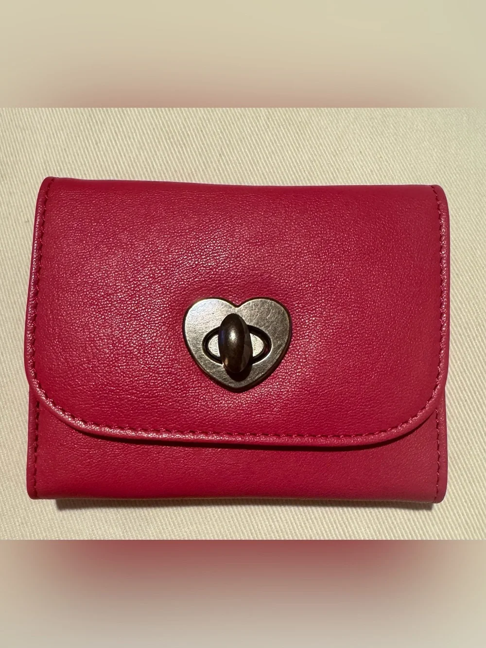 Free People Lock It Up Leather Wallet in Love Potion NWOT❤️